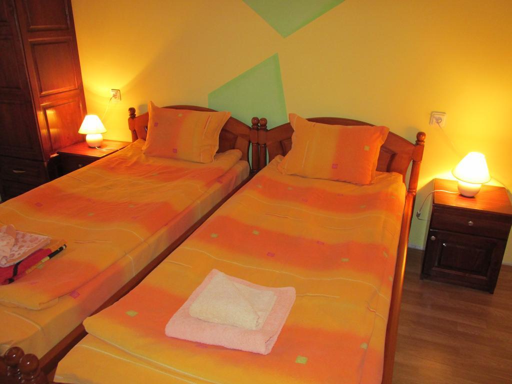 Pri Orehite Guesthouse Oreshak  Eksteriør bilde