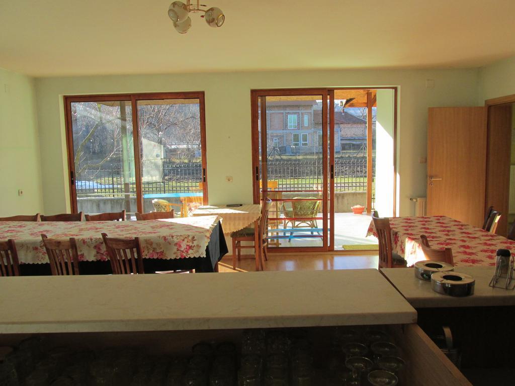 Pri Orehite Guesthouse Oreshak  Eksteriør bilde