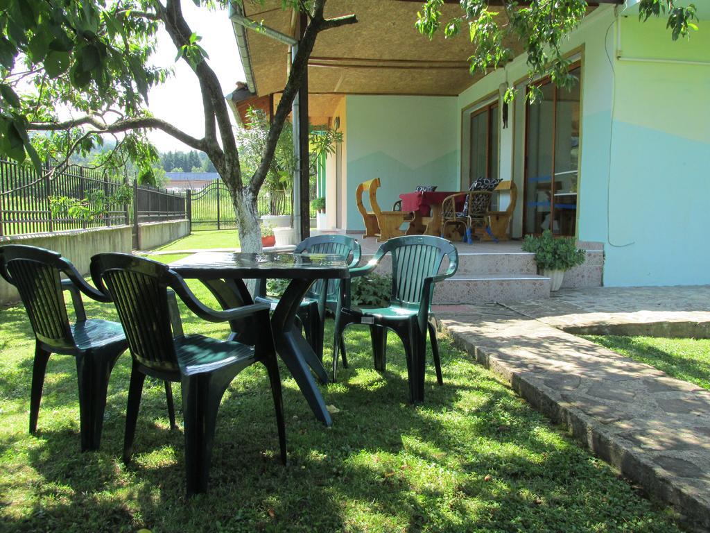 Pri Orehite Guesthouse Oreshak  Eksteriør bilde
