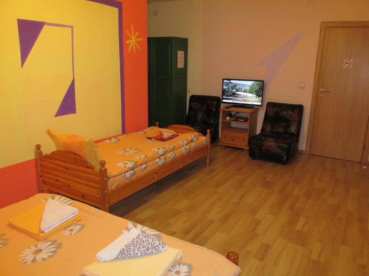 Pri Orehite Guesthouse Oreshak  Eksteriør bilde